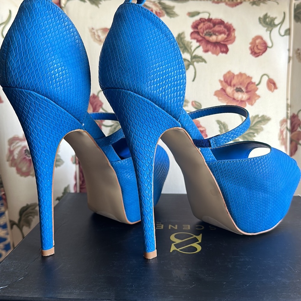 Blue Textured Heels - Picture 4 of 4